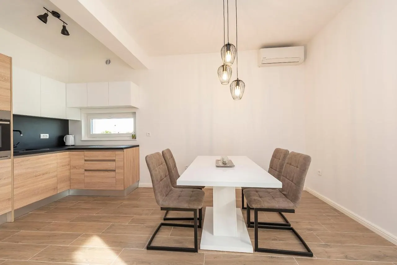 Villa Eni Apartments 2 ماندري 0*,