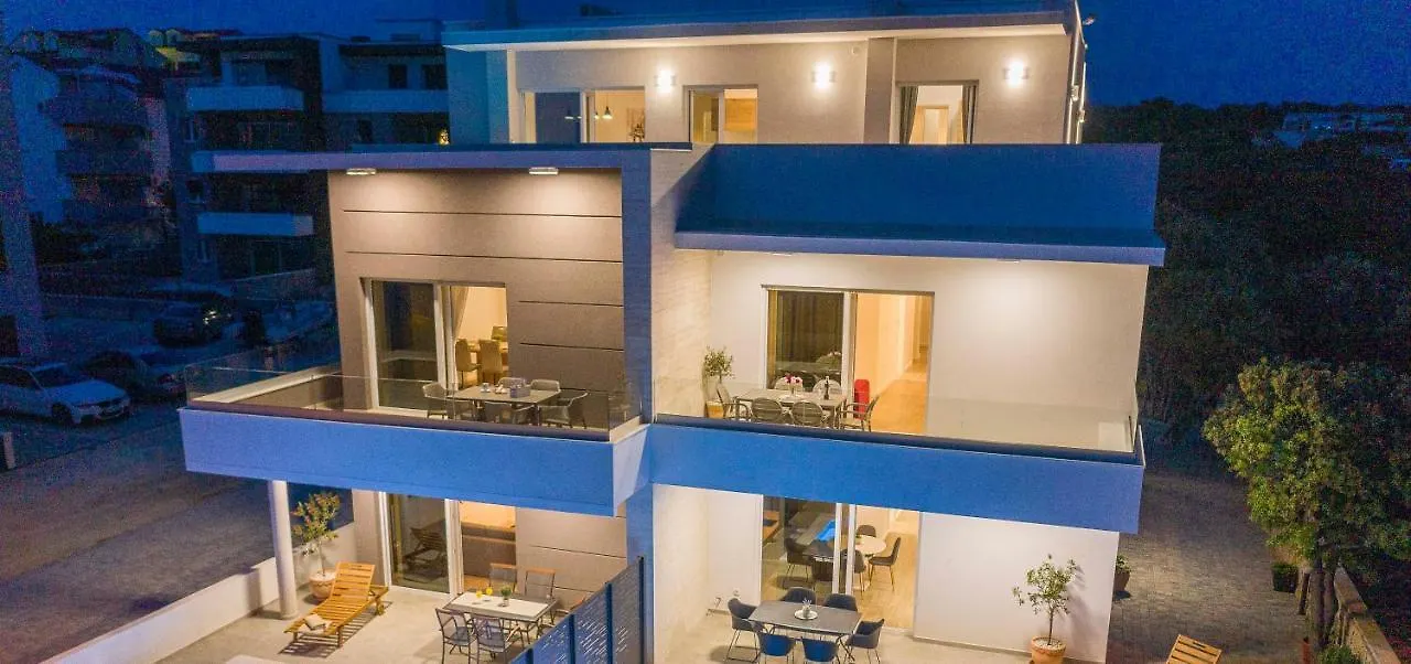 Villa Eni Apartments 2 ماندري